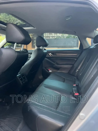 honda-accord-touring-2018-gray-big-3