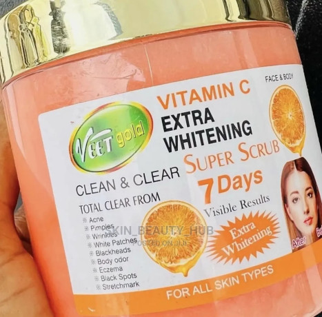 veet-gold-vitamin-c-extra-whitening-scrub-big-0