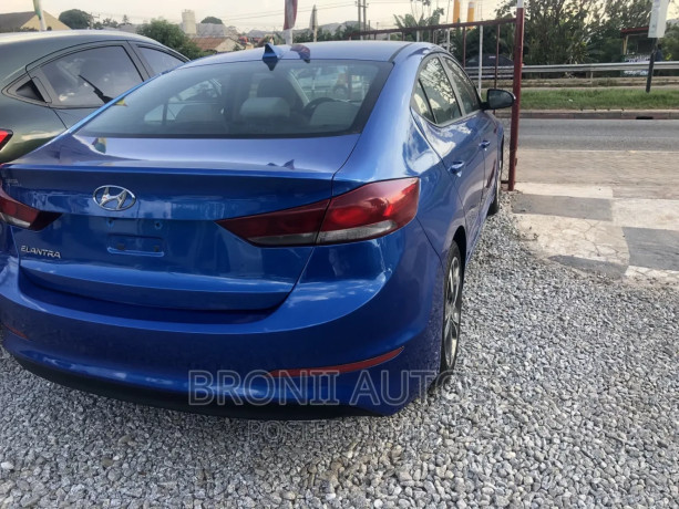 hyundai-elantra-sport-2018-blue-big-3