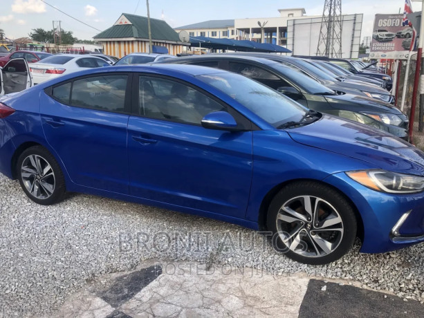 hyundai-elantra-sport-2018-blue-big-0