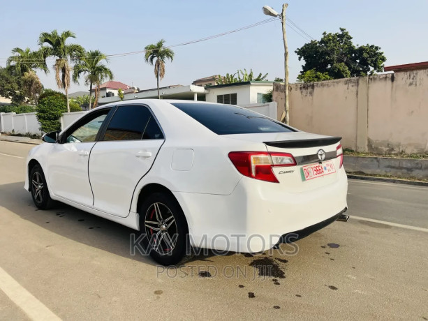 toyota-camry-2015-white-big-1