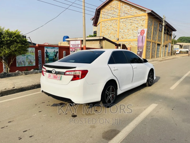 toyota-camry-2015-white-big-2