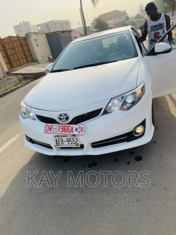 toyota-camry-2015-white-big-0