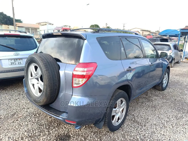 toyota-rav4-2009-gray-big-2