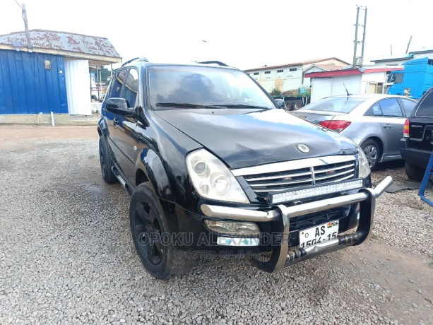 ssangyong-rexton-2006-black-big-2