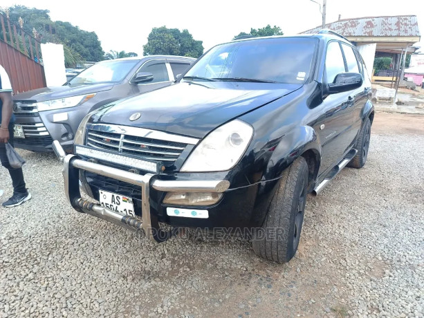 ssangyong-rexton-2006-black-big-0