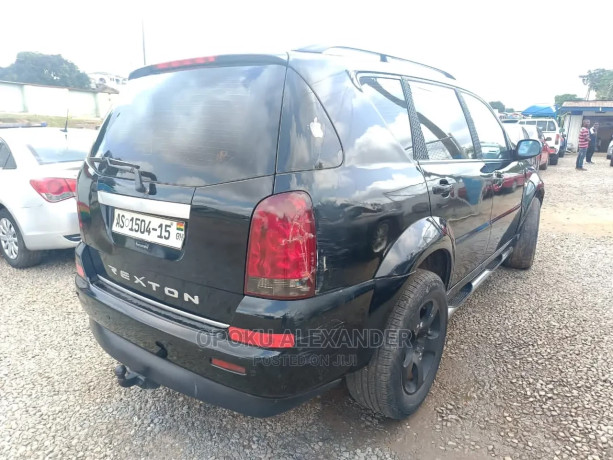 ssangyong-rexton-2006-black-big-1