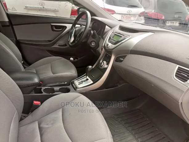 hyundai-elantra-2012-silver-big-3