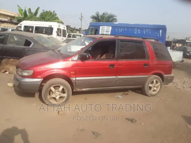 mitsubishi-spacewagon-30-2000-red-big-0