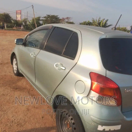 toyota-vitz-13-awd-3dr-2008-blue-big-2