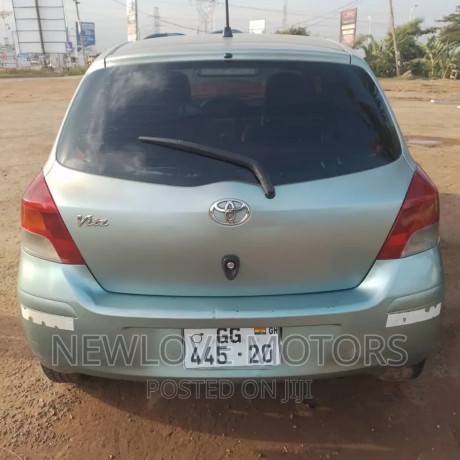 toyota-vitz-13-awd-3dr-2008-blue-big-1