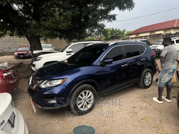 nissan-rogue-sv-awd-2018-blue-big-4