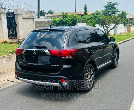 mitsubishi-outlander-24-phev-awd-2018-black-big-2