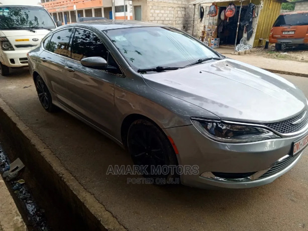 chrysler-200-2015-gray-big-0