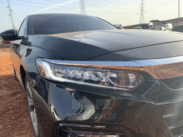 honda-accord-2018-black-big-3